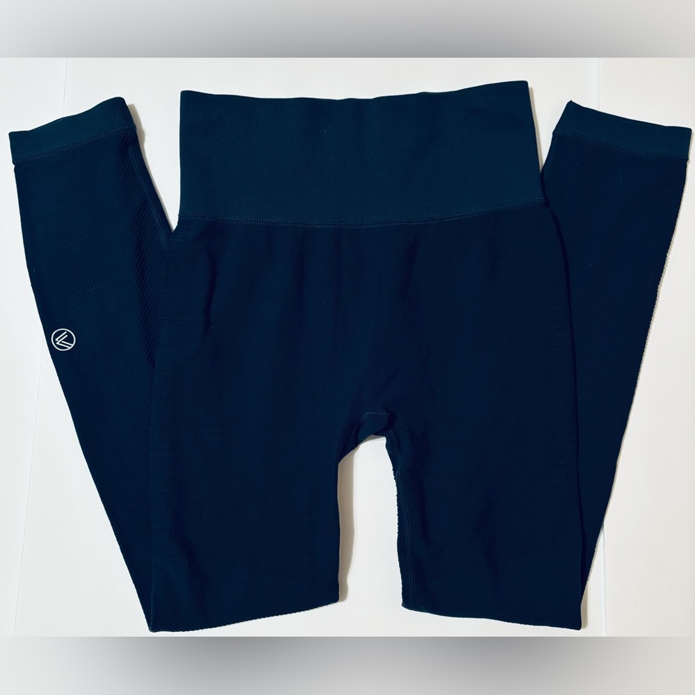SAVVI Ribbed Navy Blue Leggings M/L EUC! High Rise, Yoga, Running, Athletisure!‎